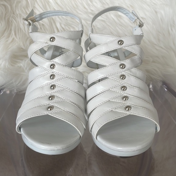 Lasonia White and Silver Heels, Size 7.5 - Picture 2 of 10